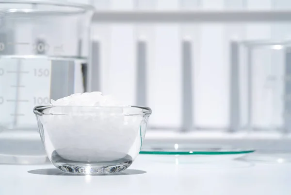 Закрийте Лабораторному Столі Хімічну Речовину Білого Пластівців Cetyl Esters Wax — стокове фото