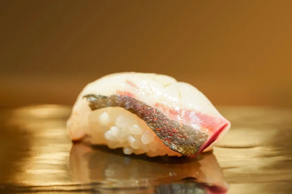 Hamachi Sushi Servido Placa Madeira Preta Curso Omakase Japonês — Fotografia de Stock