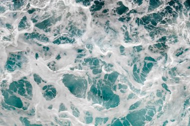 Güzel berrak mavi okyanus dalgası. (Üst Görünüm)