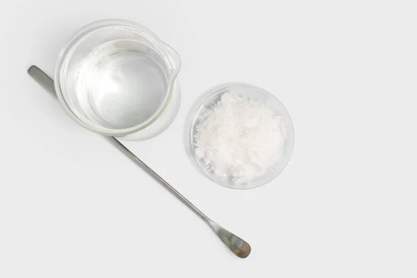 Cetyl esters cila, OTC ürünlerinde ve güncel ilaç ürünlerinde kullanılan kimyasal maddeler..