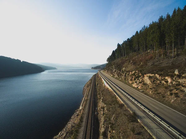 Nehir ve yol — Stok fotoğraf