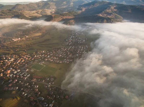 Colline e tetti — Foto stock