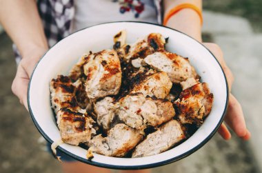  Barbekü karşılamak plaka