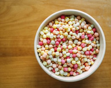 beyaz rengi sarı bej pembe top plaka