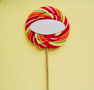 lolipop Sarı zemin üzerine