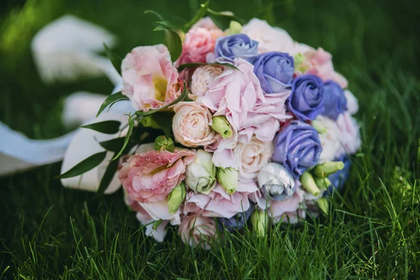 Bridegroom Wedding Beige Rose Pink Lilac Violet Bouquet Flowers Green — Stock Photo, Image