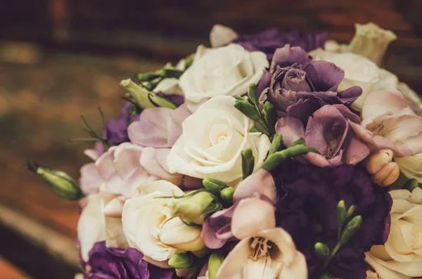 Wedding bouquet of beige white violet flowers — Stock Photo, Image