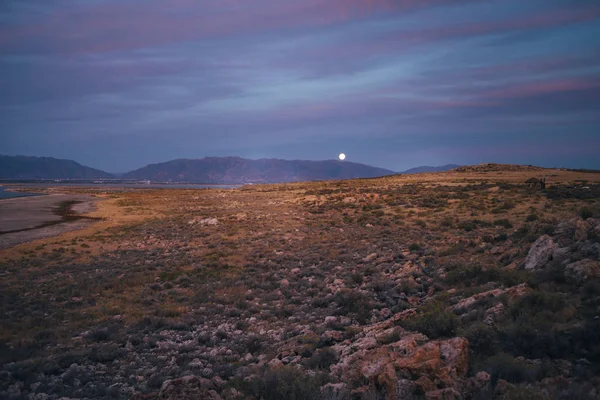 Ηλιοβασίλεμα πέτρες ροκ κοιλάδα της Σελήνης — Φωτογραφία Αρχείου