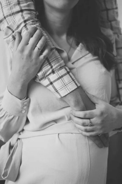 Pregnant woman holding her husband's hand — Stock Photo, Image