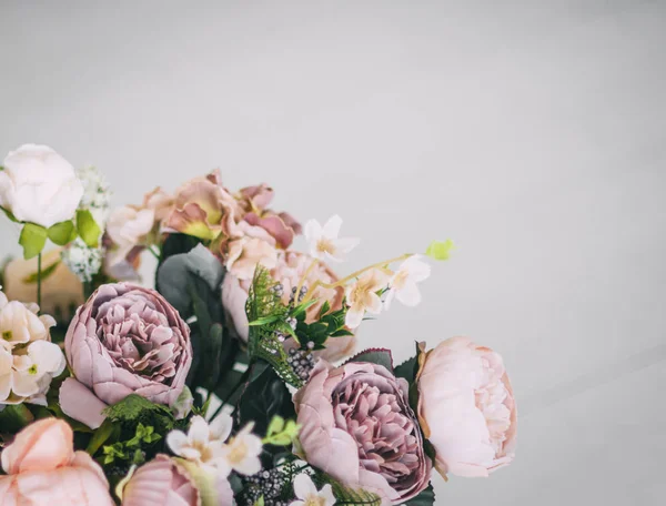 Όμορφο Μπεζ Βιολετί Μωβ Λιλά Ροζ Λουλούδια Στο Ανοιχτό Φόντο — Φωτογραφία Αρχείου