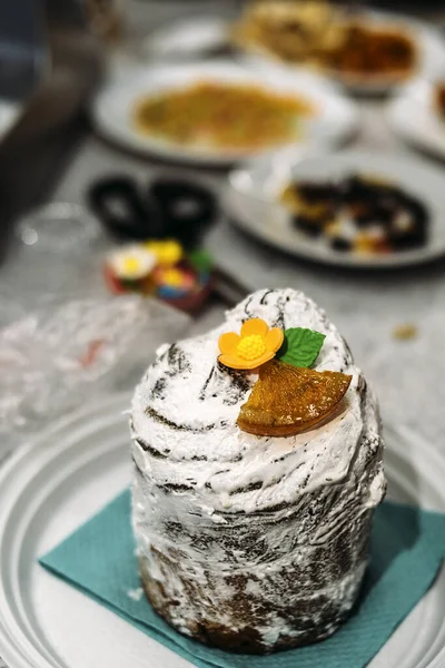 Шоколадний Великодній Торт Столі Сухофруктами Горіхами Апельсином — стокове фото