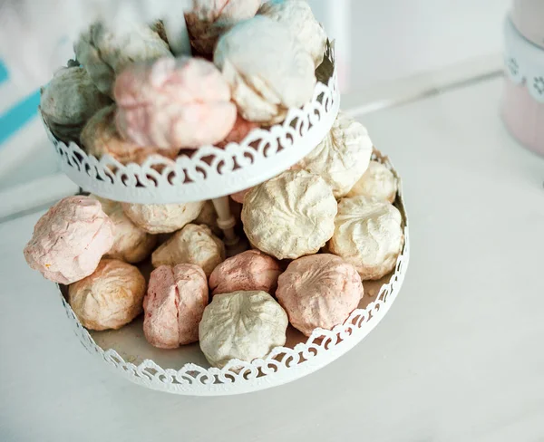 Γλυκό Γλυκό Ζέφυρος Marshmallows Καραμέλα Μπαρ Κοντά Μεγάλος Ζέφυρος Πασπαλισμένος — Φωτογραφία Αρχείου