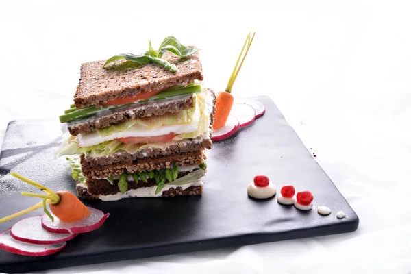 kuşkonmaz sandviç sebze ile