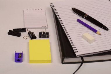 beyaz zemin üzerinde Office Araçları