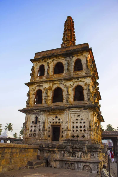 Torre de vigilancia, Templo Banashankari, Karnataka, India fachada, Badami —  Fotos de Stock