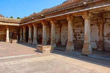 Ahmedabad camide Sarkhej Roza, Gujarat, tarihi mezar sütunlu manastır