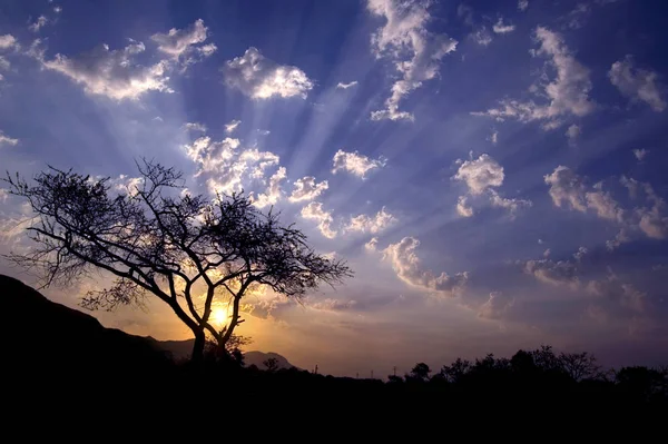 Tramonto con nuvole drammatiche — Foto Stock