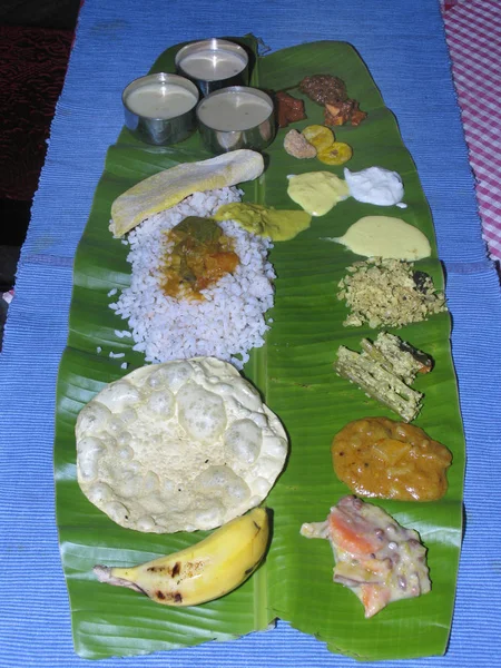 Thali Sud Inde Repas Traditionnellement Servi Sur Feuille Banane Kerala — Photo
