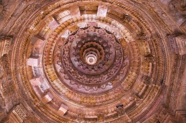 Oymalı tavan güneş Tapınağı. İnşa 1026-27 reklam Bhima hükümdarlığı sırasında ben Modhera, Mehsana, Gujarat Chaulukya Hanedanı'nın