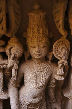 Vishnu heykel, iç duvar Rani ki vav, Saraswati Nehri kıyısında girift inşa edilmiş bir stepwell. Patan, Gujarat, Hindistan