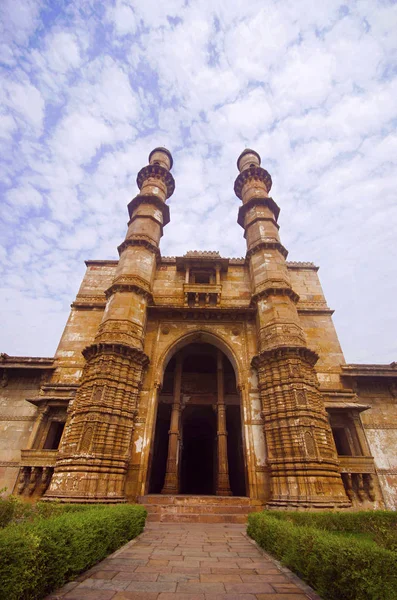 Vista exterior de Jami Masjid (Mezquita), Champaner protegido por la UNESCO - Pavagadh Archaeological Park, Gujarat, India . — Foto de Stock