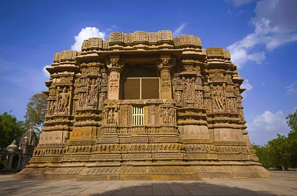 Dış görünüş Pushpavati Nehri kıyısında güneş Tapınağı. 1026-27 reklam Modhera Mehsana Köyü ilçe, Gujarat, Hindistan inşa. — Stok fotoğraf
