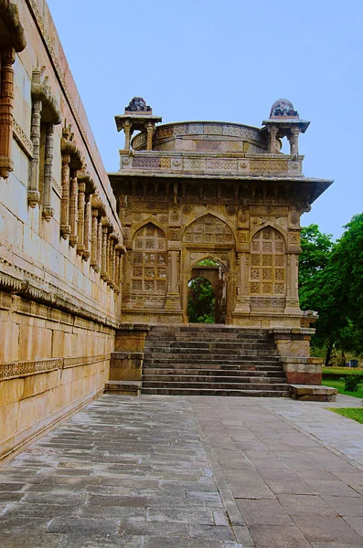 Vista exterior de Jami Masjid (Mezquita), Champaner protegido por la UNESCO - Pavagadh Archaeological Park, Gujarat, India. Fechas de 1513 dC — Foto de Stock