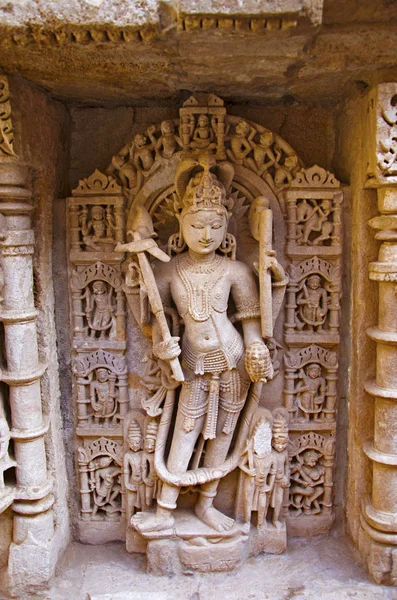 Balarama Escultura, parede interior de Rani ki vav, um stepwell intrincadamente construído nas margens do rio Saraswati. Patan, Gujarat, Índia — Fotografia de Stock