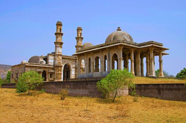 Minare Kevada Mescidi dış görünümü vardır, kubbe ve dar merdivenler, Unesco gibi dünya Champaner - Pavagadh Arkeoloji Parkı, Gujarat, Hindistan korumalı