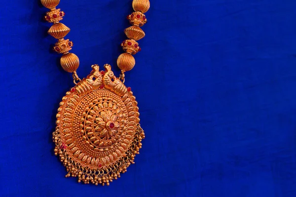 Un collier doré, Pune — Photo