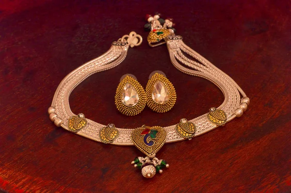 Silver necklace and earrings set, Pune — Stock Photo, Image