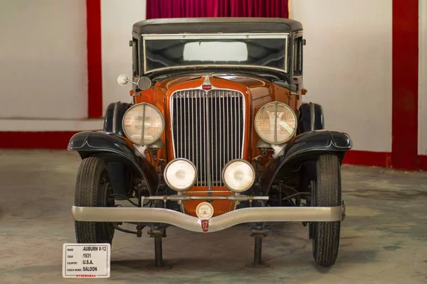AUTO WORLD VINTAGE CAR MUSEUM, AHMEDABAD, GUJARAT, INDIA, 13 de enero de 2018. Auburn V-12 — Foto de Stock