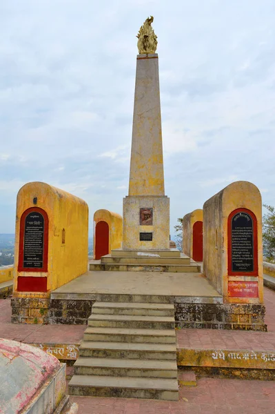 Elölnézet a Char Bhinti vagy négy fal közelében Ajinkyatara fort az Satara várost, Maharashtra, India — Stock Fotó