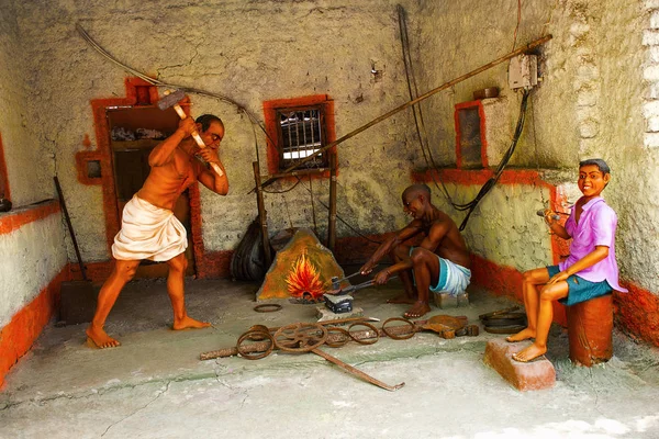 Smid op werken, sculptuur van museum, Kaneri Math, Kolhapur, Maharashtra — Stockfoto