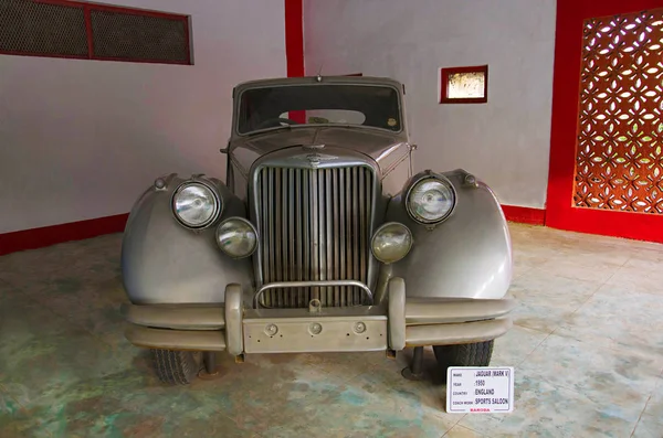 AHMEDABAD, GUJARAT, INDIA - Junio 2017, Primer plano del frente de Jaguar Mark V Año 1950, Trabajo de entrenador - salón de deportes, Inglaterra. Mundo del automóvil museo de coches antiguos, Ahmedabad, Gujarat — Foto de Stock