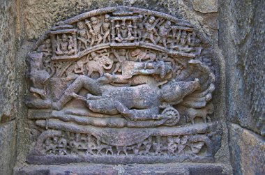 Lord Vishnu oyma put küçük bir tapınak iç duvarında. İnşa 1026-27 reklam Bhima hükümdarlığı sırasında ben Modhera, Mehsana, Gujarat Chaulukya Hanedanı'nın