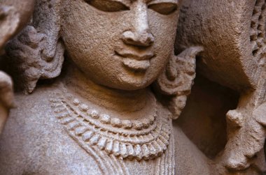 Oyma Idol Rani ki vav, Saraswati Nehri üzerinde bir girift inşa stepwell iç duvarında. Patan, Gujarat, Hindistan