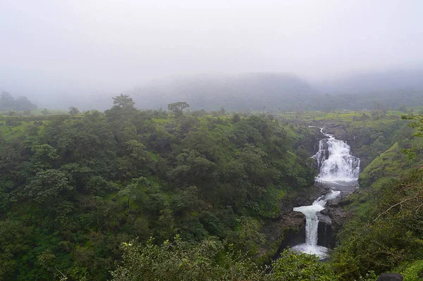 Kondhawale 瀑布 Bhimashankar 附近 — 图库照片