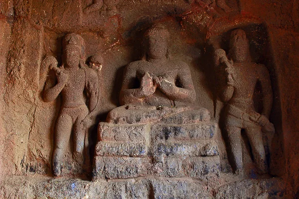 Caverna 2, interior, corredor com painéis votivos Aurangabad Caves, Aurangabad, Maharashtra — Fotografia de Stock