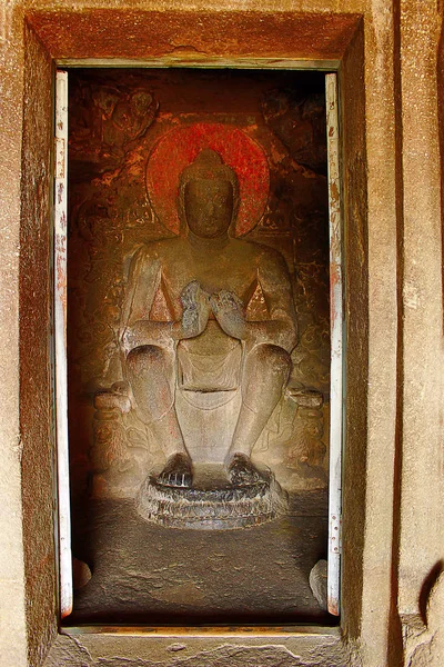 Cave 2, altare Buddha i Badrasana entré. Aurangabad grottor, Aurangabad, Maharashtra — Stockfoto
