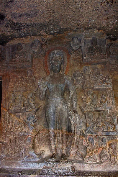 Caverna 7, alpendre, Astamahabhaya Avalokitesvara esquerda de entrada de caverna. Grutas de Aurangabad, Aurangabad — Fotografia de Stock