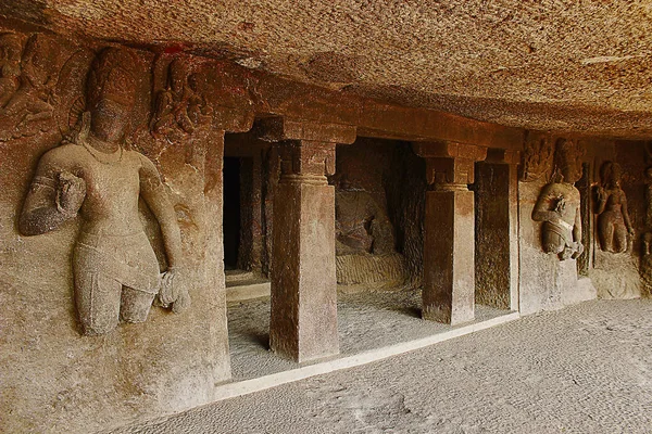 Cave 9, Bodhisattvas and female figure interior. Aurangabad Caves, Aurangabad — Stock Photo, Image