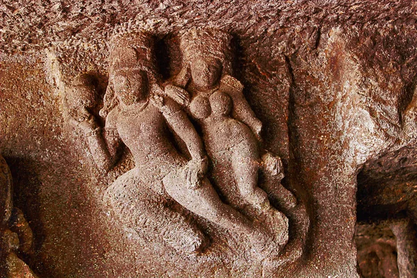Cueva 9, figura interior de pareja tallada, Cuevas Aurangabad, Maharashtra — Foto de Stock