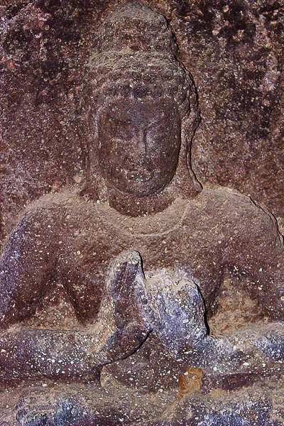 Grotta 9, vänster helgedom Buddha närbild. Aurangabad grottor, Aurangabad, Maharashtra — Stockfoto