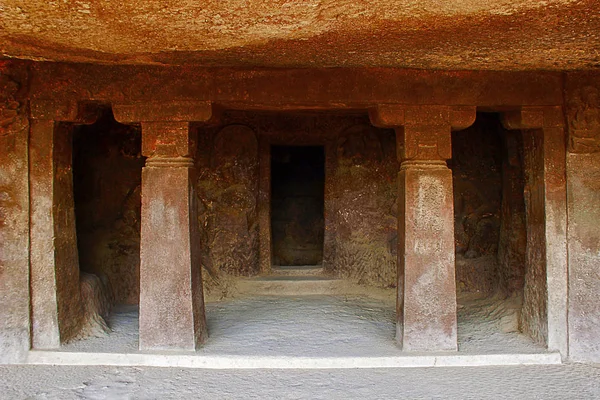 Cave 9, Porch and pillars, Aurangabad Caves, Aurangabad, Maharashtra — Stock Photo, Image
