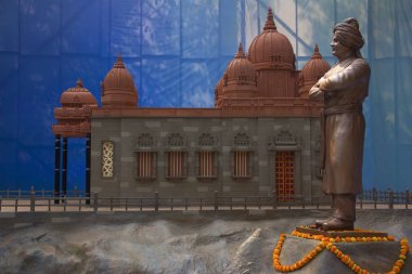 Vivekananda rock Memorial Kanyakumari, Pune kopyası ile Swami Vivekananda heykeli 