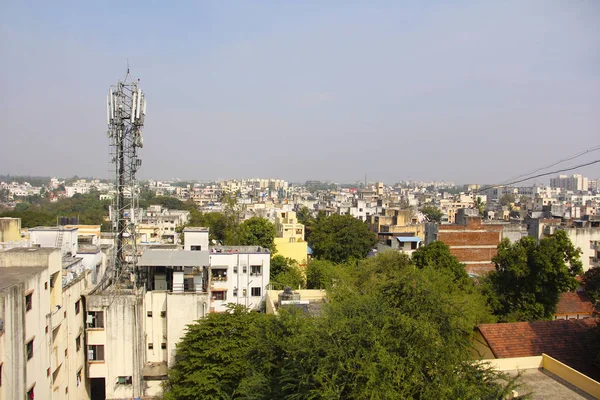 Cityscape a mobil torony és épület, Chinchwad, Pune — Stock Fotó