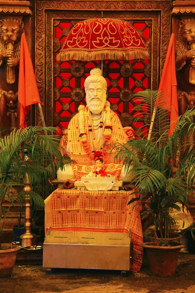 Skulptur von Morya Gosavi, Morya Gosavi Tempel, Chinchwad, Düne — Stockfoto