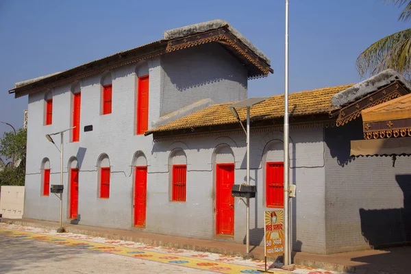 Типовий традиційному Maharashtrian будинку приміщеннях храму Шрі Sansthan Саі Prati Ширді, Shirgaon, Пуне — стокове фото