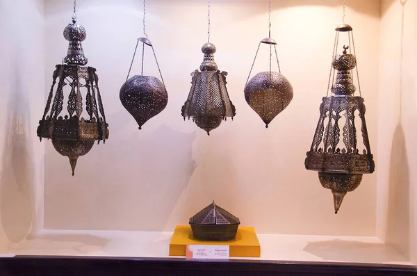 Sombras de lámparas de bronce y latón, Museo Kelkar, Pune, Maharashtra, India — Foto de Stock